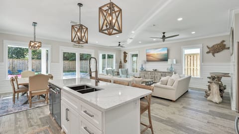House (5 Bedrooms) | Interior