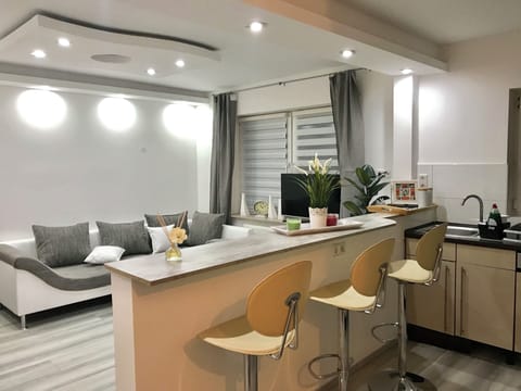 Comfort Apartment, Balcony, Garden View | Interior