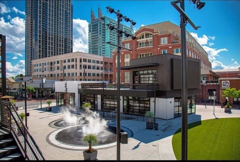 17th St Lofts amphitheater view