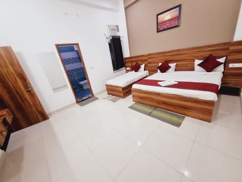 Deluxe Double Room | Desk, free WiFi