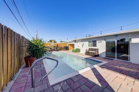 Lake Worth Beach Vacation Rental | 4BR | 2BA | 1,480 Sq Ft | 2 Steps Required