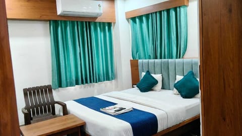 Deluxe Double Room | Egyptian cotton sheets, premium bedding, down comforters