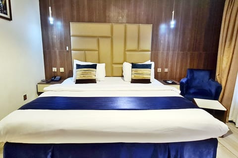 Premier Room | Desk, laptop workspace, free WiFi