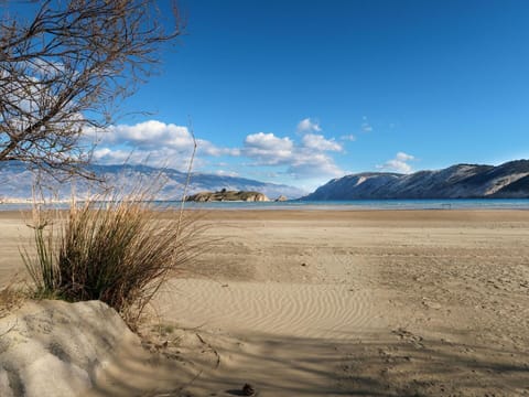 Sky, Blue, Water, Body Of Water, Natural Environment, Mountainous Landforms, Horizon, Coast, Beach, Coastal And Oceanic Landforms