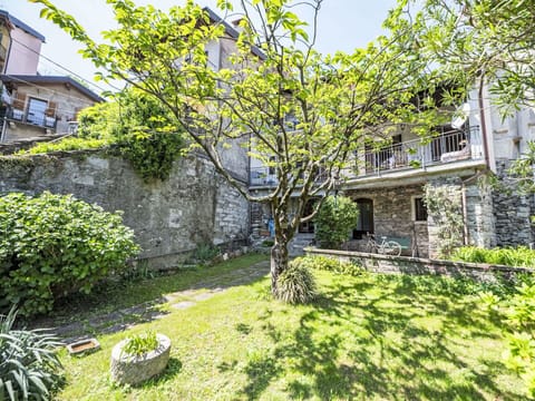 Garden, Yard, Landscaping, Stone Wall, Backyard, Walkway, Fence, Courtyard