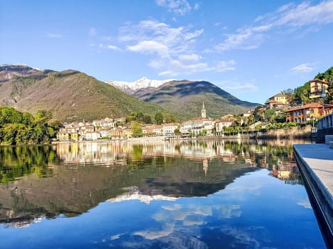 Mountainous Landforms, Body Of Water, Water Resources, Mountain, Hill, Highland, Hill Station, Bank, Landscape, Tarn