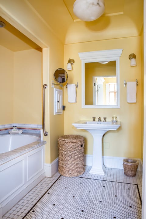 Separate tub and shower, jetted tub, free toiletries, hair dryer