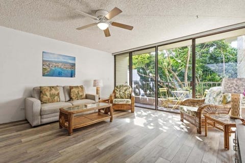 Condo, 1 Bedroom | Living area | Smart TV