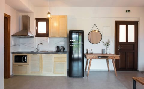 Leucippe | Private kitchen | Fridge, stovetop, espresso maker, coffee/tea maker