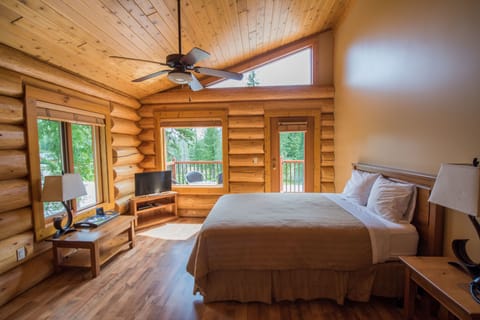 Two-Bedroom Log Suite | Bed sheets