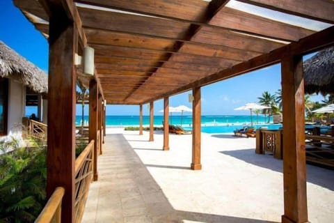 Private beach, white sand, beach cabanas, sun loungers