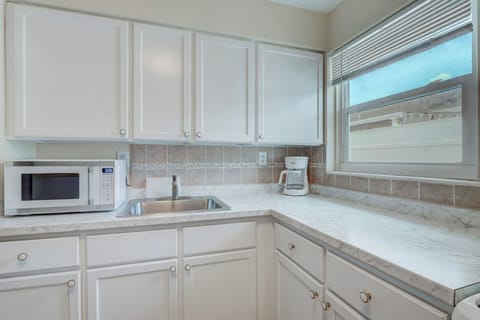Studio | Private kitchen | Full-size fridge, microwave, oven, stovetop