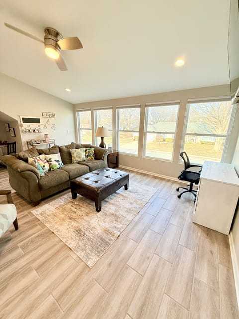 Living Room with TV and desk