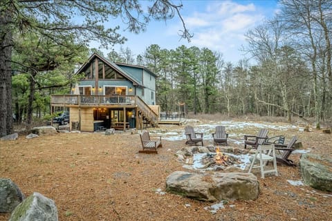 Outdoor Retreat: Gather around the fire pit for unforgettable evenings under the stars!