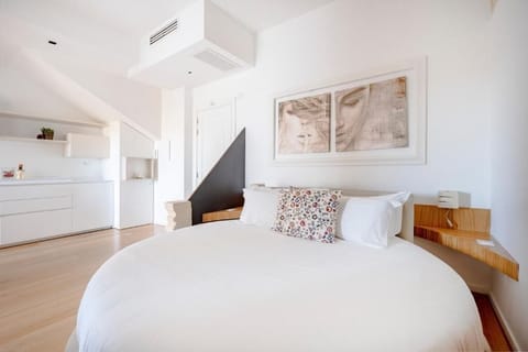 Deluxe Triple Room, City View | Individually decorated, individually furnished, free WiFi