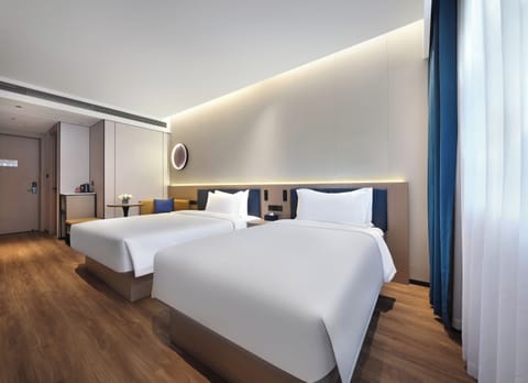 Down comforters, desk, laptop workspace, free WiFi