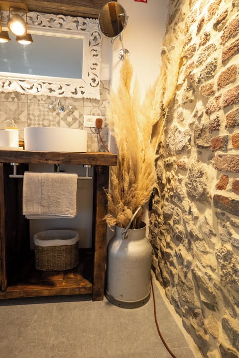 Superior Double Room, Bathtub, Pool View | Bathroom | Free toiletries, hair dryer, bathrobes, towels