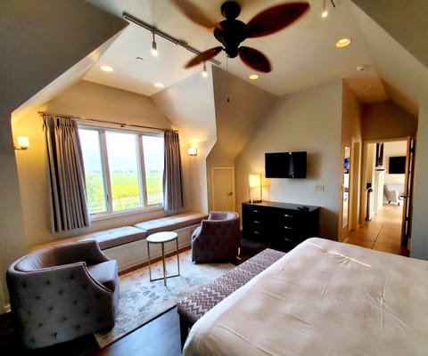 Suite (King Suite) | In-room safe, iron/ironing board, cribs/infant beds, rollaway beds