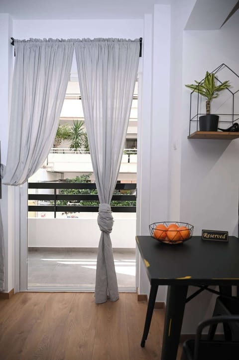 House | 1 bedroom, desk