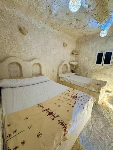 WiFi, bed sheets