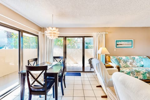 House, 1 Queen Bed, Patio, Beach View (NSB Seaward D-101) | Living area