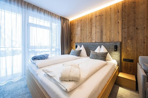 Junior Suite | Hypo-allergenic bedding, minibar, in-room safe, soundproofing