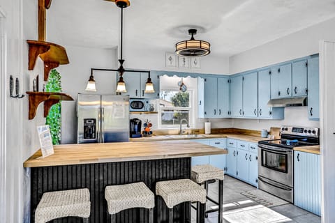 Cottage, Multiple Beds, Patio, Ocean View (Edgewater- River Cottage) | Private kitchen