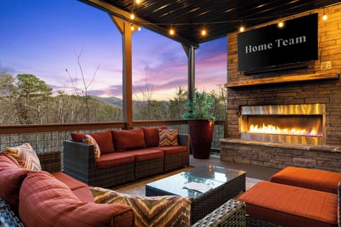 Where nights get warmer and conversations get better. Sink into comfy seats, gather around the fireplace, and enjoy the ultimate outdoor hangout.