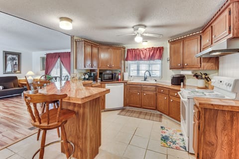 Kitchen | Cooking Basics | Breakfast Bar