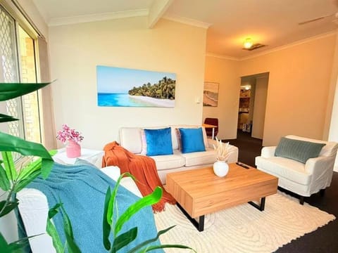 Deluxe Townhome, Garden View | Living area