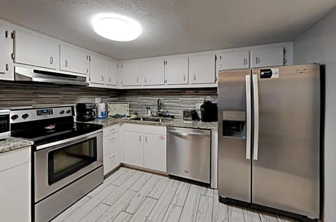 Condo, Multiple Beds (Pinnacle Port A-121- Shore Beats Work) | Private kitchen