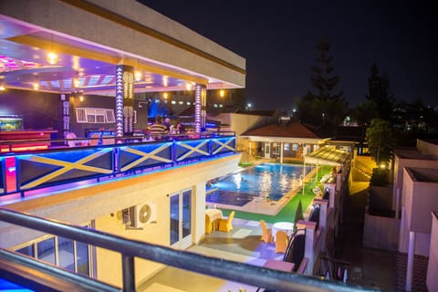 Poolside bar