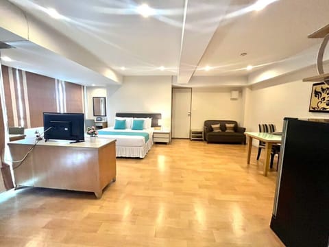 Studio Suite, 1 Bedroom, Non Smoking | Free WiFi, bed sheets