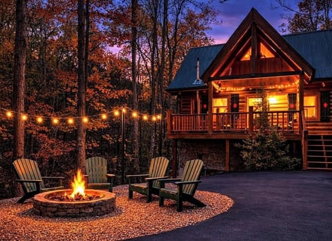 Fireside bliss at secluded Smoky Hollow Hideaway