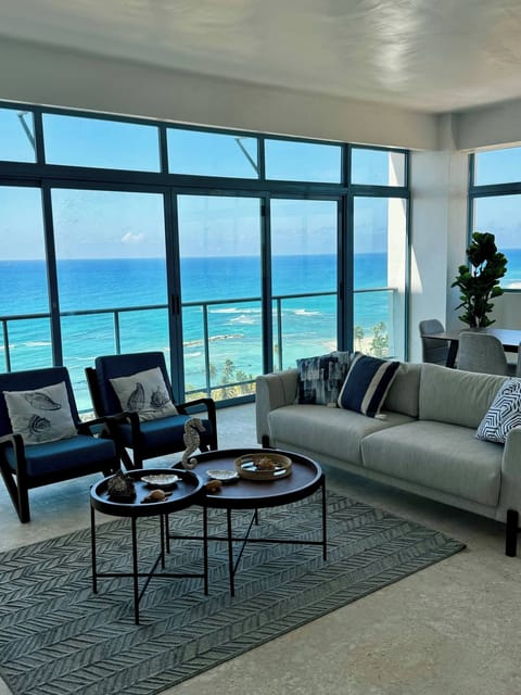 Apartment, 2 Bedrooms, Accessible, Smoking | Living room