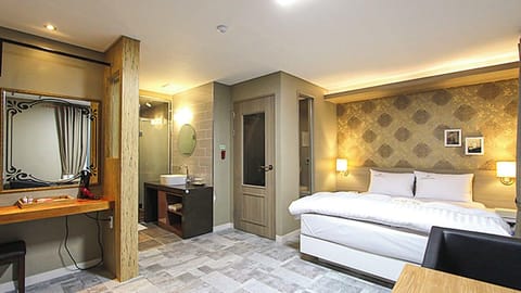 Premium bedding, pillowtop beds, desk, laptop workspace