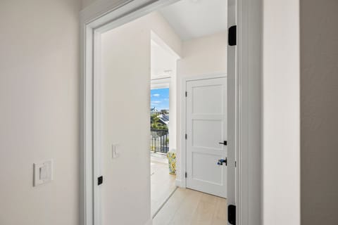 Entrance to « Sand » suite.