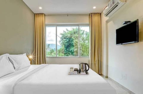 Classic Double Room, City View | Iron/ironing board (on request), WiFi (free)