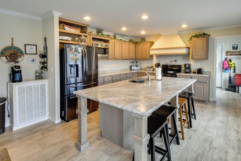 Kitchen | Main Level | Keurig & Drip Coffee Makers
