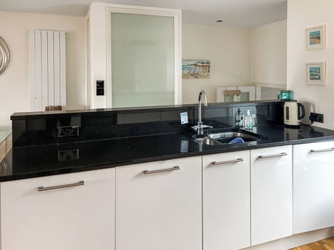 Kitchen | 1 Richmond Place - Richmond’s Place, St Ives