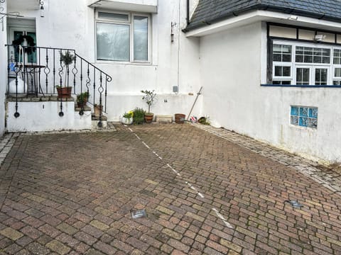 Parking | 1 Richmond Place - Richmond’s Place, St Ives