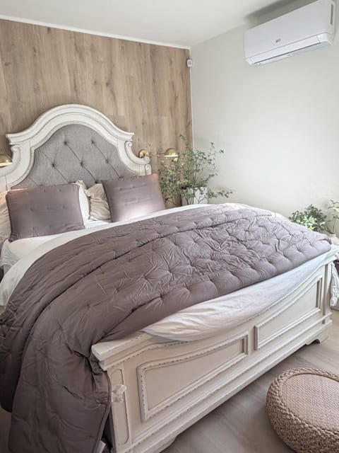 Queen size bed