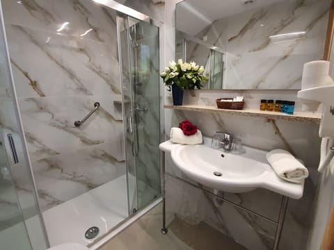 Triple Room, Partial Sea View | Bathroom | Bathtub, free toiletries, hair dryer, soap