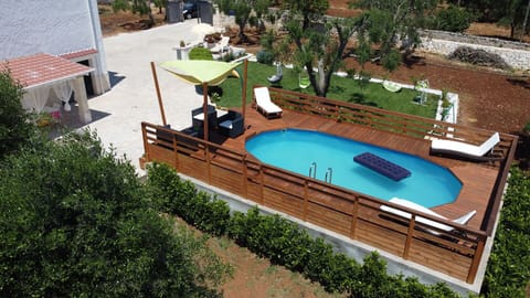 Balcony / Terrace / Patio, Building Exterior, Garden, Hot Tub, Outdoor, Planimetry, Pool, Scenic View