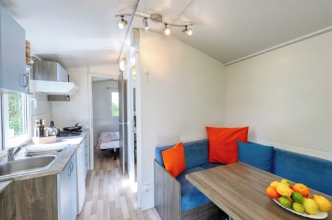 Mobile Home, 1 Double Bed | Private kitchen | Highchair