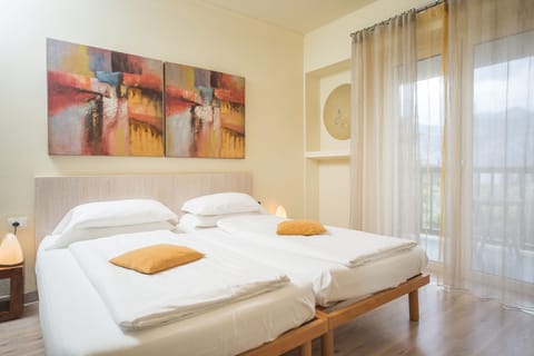 In-room safe, desk, free WiFi