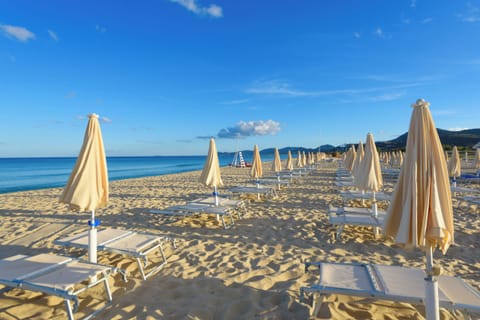 Private beach, white sand, beach bar