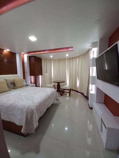 Deluxe Studio, Garden View | Hypo-allergenic bedding available, down comforters, soundproofing