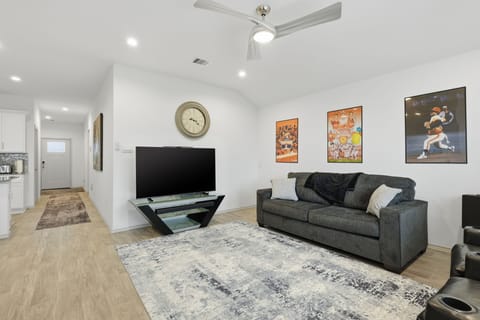 Home Decor, Indoors, Building, Furniture, Living Room