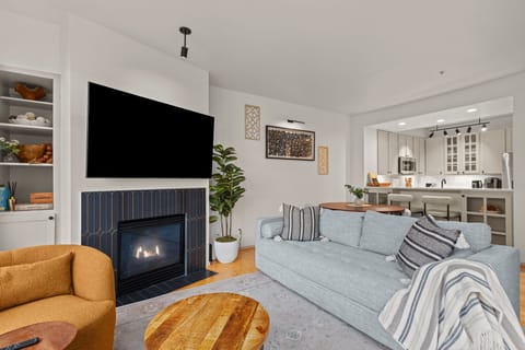 Living room with fireplace - timed